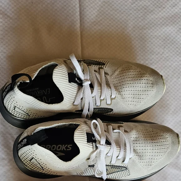 Brooks‎ White and Gray Athletic Shoes - Picture 6 of 6